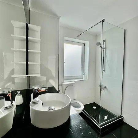 Oferim Spre Inchiriere De Lux